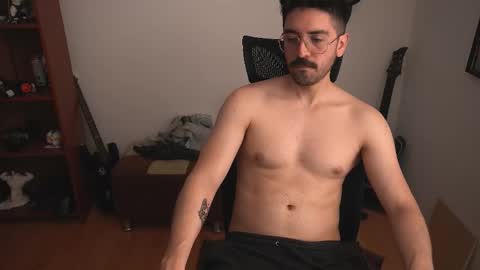 Wolf Independent model online show from 09.25.25