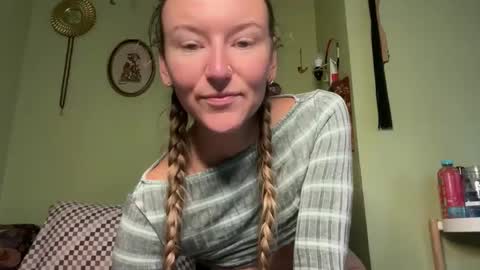 Snapshot of thefoxglovefairy chatting on 10.15.25 Fae online show from 10.15.25