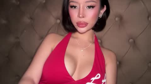 Elle  dont forget to folloW me and thumbs up online show from 03.08.26