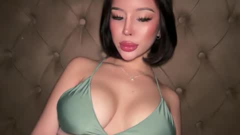 Elle  dont forget to folloW me and thumbs up online show from 03.12.26