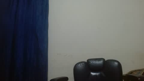 Snapshot of thehousedog chatting on 07.16.26 thehousedog online show from 07.16.26