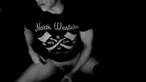 Snapshot of thehungmantis chatting on 09.22.25 thehungmantis online show from 09.22.25