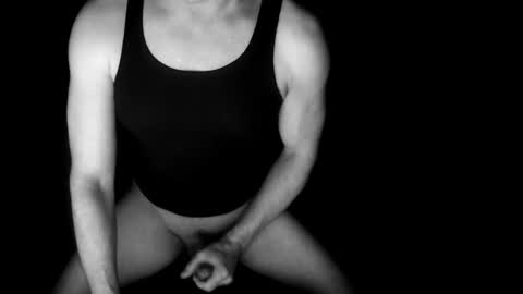 Snapshot of thehungmantis chatting on 10.06.25 thehungmantis online show from 10.06.25