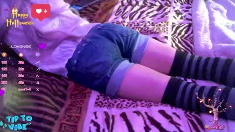 Snapshot of thehushvibe chatting on 10.23.25 Jav online show from 10.23.25