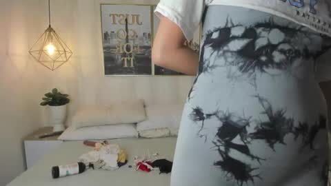 Snapshot of theia_moon_ chatting on 12.03.24 Theia  online show from 12.03.24