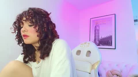 Snapshot of theia_moon_ chatting on 01.12.25 Theia  online show from 01.12.25
