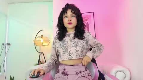 Snapshot of theia_moon_ chatting on 01.29.25 Theia  online show from 01.29.25