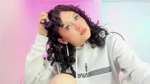 Snapshot of theia_moon_ chatting on 01.30.25 Theia  online show from 01.30.25