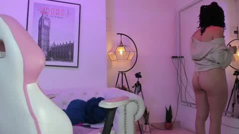 Snapshot of theia_moon_ chatting on 02.02.25 Theia  online show from 02.02.25