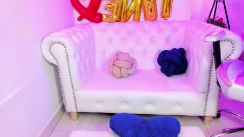 Snapshot of theia_moon_ chatting on 02.18.25 Theia  online show from 02.18.25
