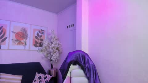 Snapshot of theia_moon_ chatting on 03.02.25 Theia  online show from 03.02.25