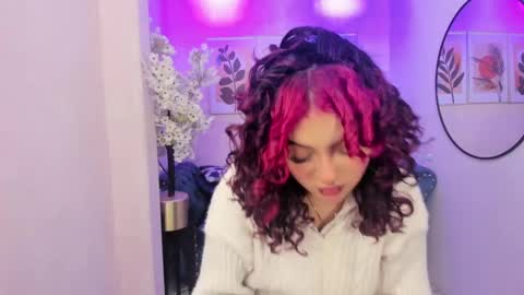 Snapshot of theia_moon_ chatting on 10.09.25 Theia  online show from 10.09.25