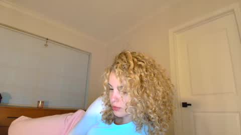 Lily Marie online show from 01.28.25