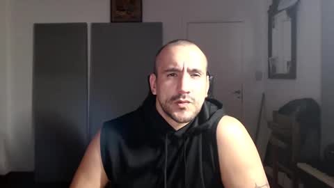 Snapshot of thekingofpains chatting on 10.19.25 KINGOFPAINS online show from 10.19.25