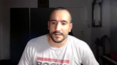 Snapshot of thekingofpains chatting on 10.28.25 KINGOFPAINS online show from 10.28.25