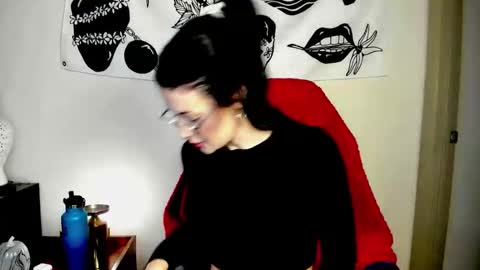 Snapshot of themelrose chatting on 10.23.25 themelrose online show from 10.23.25