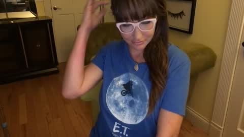 Snapshot of themrsnelson chatting on 10.19.25 Cach Nelson online show from 10.19.25