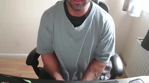 Snapshot of themusclefactory chatting on 10.04.25 TheMuscleFactory online show from 10.04.25