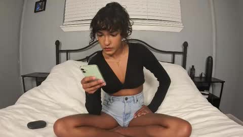 Snapshot of thenaturallovers chatting on 10.10.25 naturallovers online show from 10.10.25