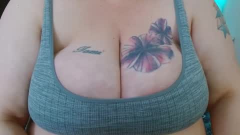 im on randomly so follow to know when im online online show from 02.18.25