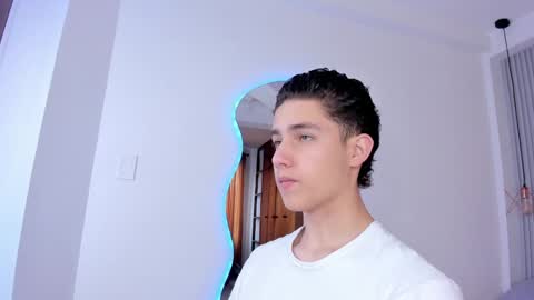 Snapshot of theohawke_ chatting on 01.05.25 THEO- MATEO online show from 01.05.25