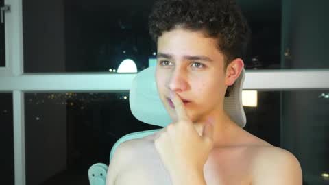 Snapshot of theohawke_ chatting on 02.13.25 THEO- MATEO online show from 02.13.25