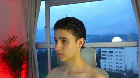 Snapshot of theohawke_ chatting on 02.18.25 THEO- MATEO online show from 02.18.25