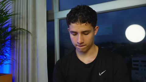 Snapshot of theohawke_ chatting on 03.08.25 THEO- MATEO online show from 03.08.25