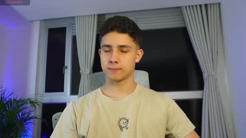 Snapshot of theohawke_ chatting on 03.11.25 THEO- MATEO online show from 03.11.25