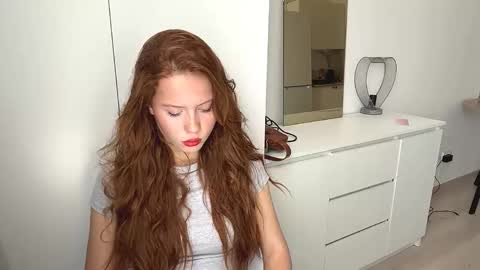 Snapshot of theolamaurais chatting on 09.18.25 Mia online show from 09.18.25