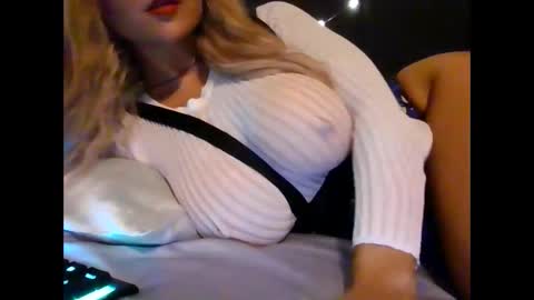 Snapshot of thepeachprincess chatting on 03.03.25 the peach princess  online show from 03.03.25