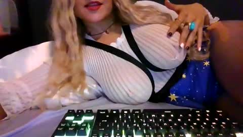 the peach princess  online show from 11.10.25