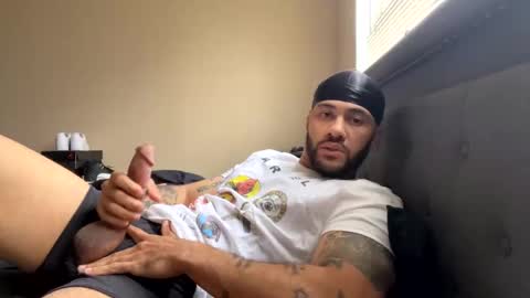 Snapshot of thepipe_layer chatting on 01.02.25 ThePipe online show from 01.02.25