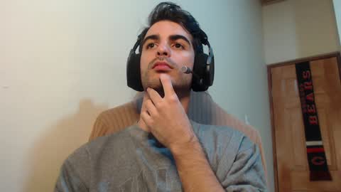 Snapshot of therazhanen chatting on 12.17.24 Santiago Enrique online show from 12.17.24