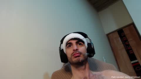 Snapshot of therazhanen chatting on 12.26.24 Santiago Enrique online show from 12.26.24