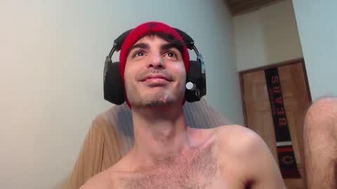 Snapshot of therazhanen chatting on 01.06.25 Santiago Enrique online show from 01.06.25