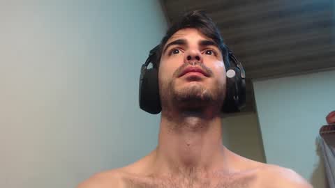 Snapshot of therazhanen chatting on 01.11.25 Santiago Enrique online show from 01.11.25