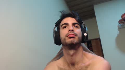 Snapshot of therazhanen chatting on 01.12.25 Santiago Enrique online show from 01.12.25