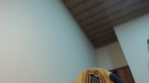 Snapshot of therazhanen chatting on 01.18.25 Santiago Enrique online show from 01.18.25