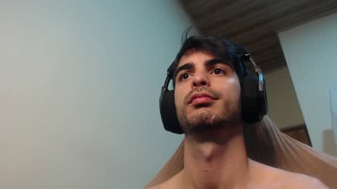 Snapshot of therazhanen chatting on 01.22.25 Santiago Enrique online show from 01.22.25