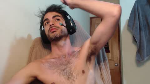 Snapshot of therazhanen chatting on 02.08.25 Santiago Enrique online show from 02.08.25