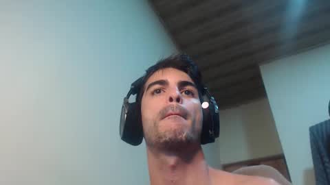 Snapshot of therazhanen chatting on 02.09.25 Santiago Enrique online show from 02.09.25