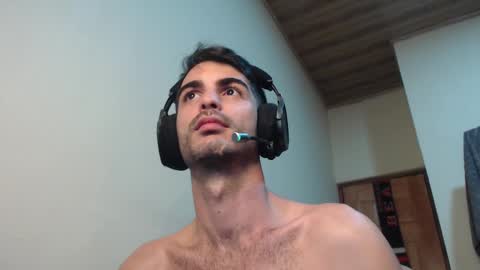 Snapshot of therazhanen chatting on 02.27.25 Santiago Enrique online show from 02.27.25