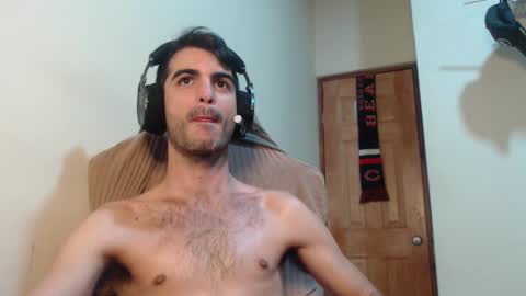 Snapshot of therazhanen chatting on 03.11.25 Santiago Enrique online show from 03.11.25