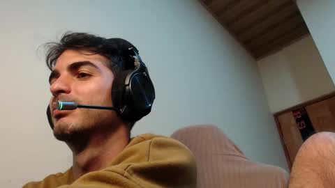 Snapshot of therazhanen chatting on 09.10.25 Santiago Enrique online show from 09.10.25