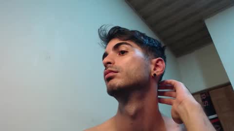 Snapshot of therazhanen chatting on 09.22.25 Santiago Enrique online show from 09.22.25