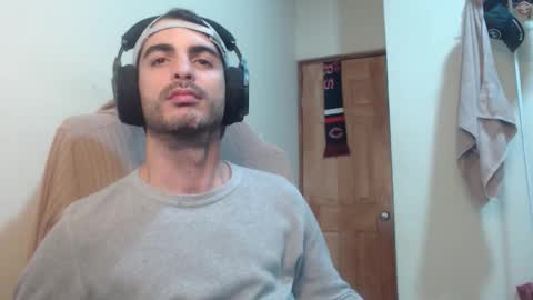 Snapshot of therazhanen chatting on 09.29.25 Santiago Enrique online show from 09.29.25