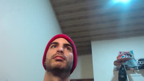 Snapshot of therazhanen chatting on 10.19.25 Santiago Enrique online show from 10.19.25