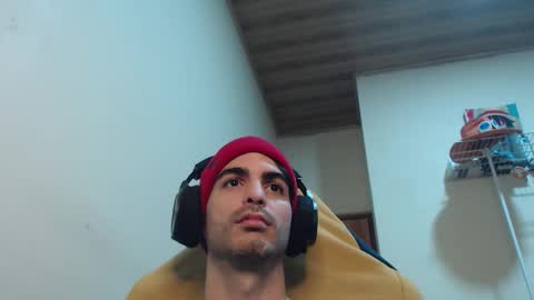 Snapshot of therazhanen chatting on 10.29.25 Santiago Enrique online show from 10.29.25