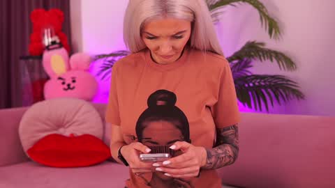 Snapshot of therealfallingangel chatting on 01.31.25 Deea  online show from 01.31.25